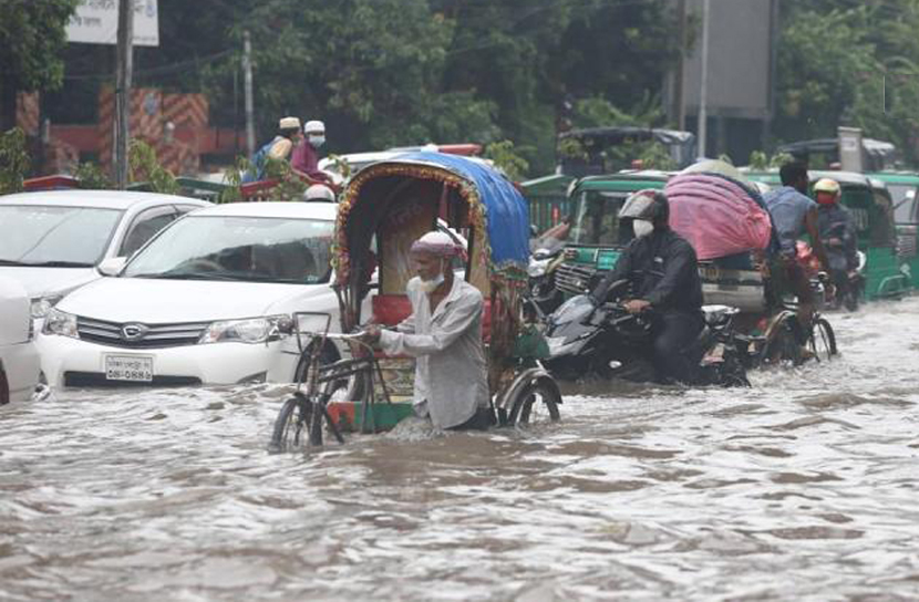 কয়েক ঘণ্টার বৃষ্টিতেই রাজধানীতে জলাবদ্ধতা